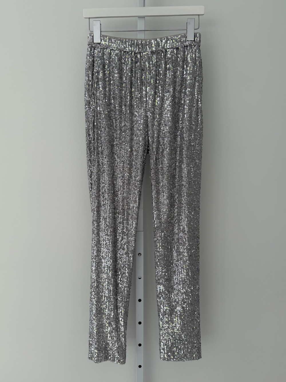 ST. JOHN SILVER SEQUIN JOGGER PANTS SIZE P